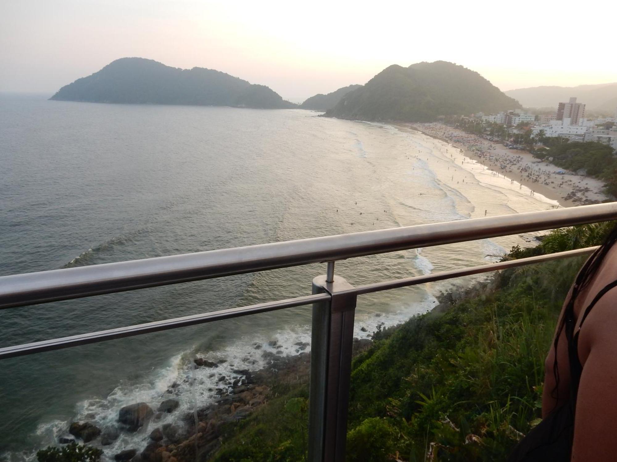 Casa Sete Enseada Ar Cond Suite E Estacionamento Gratis E Uma Otima Localizacao Na Enseada Guarujá Exteriör bild